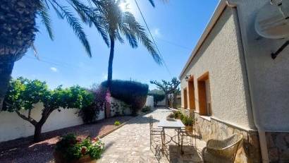 Resale - Finca -
La Marina