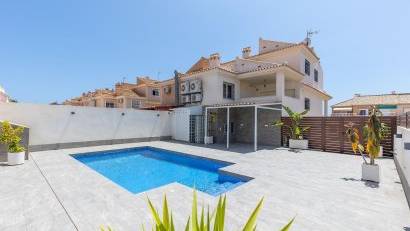 Återförsäljning - Villa -
Torrevieja - Aguas Nuevas