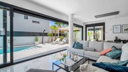 Återförsäljning - Villa -
Guardamar del Segura