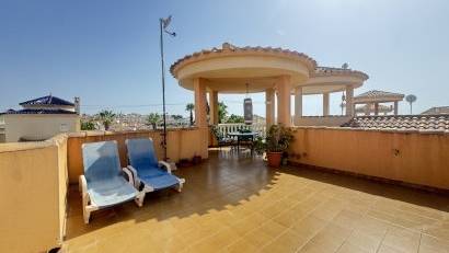 Återförsäljning - Villa -
Villamartin - Villamartín