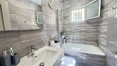 Återförsäljning - Villa -
Villamartin - Villamartín