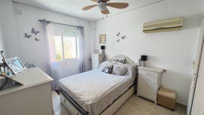 Återförsäljning - Villa -
Villamartin - Villamartín