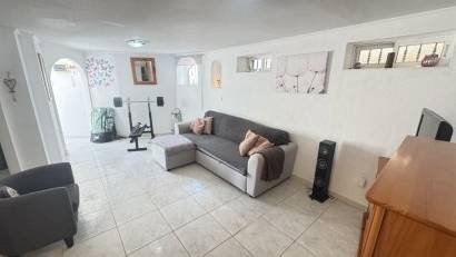 Återförsäljning - Villa -
Villamartin - Villamartín