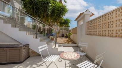 Resale - Villa -
Orihuela