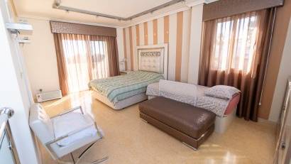 Resale - Villa -
La Mata