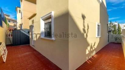 Återförsäljning - Villa -
Orihuela - Orihuela Costa