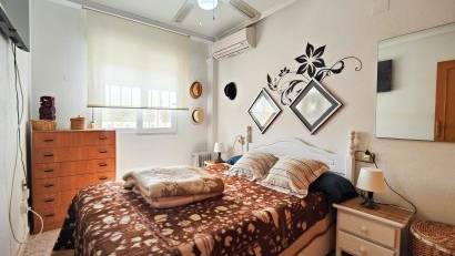 Återförsäljning - Bungalow -
Torrevieja