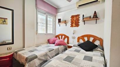 Återförsäljning - Bungalow -
Torrevieja