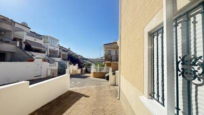 Reventa - Villa -
Villamartin - Villamartín