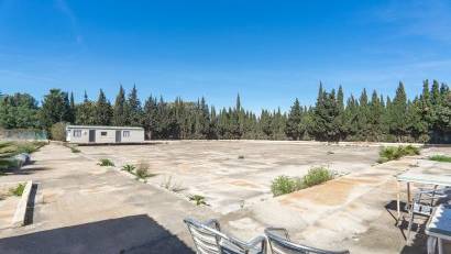 Resale - Finca -
Los Montesinos