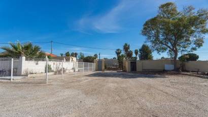 Resale - Finca -
Los Montesinos