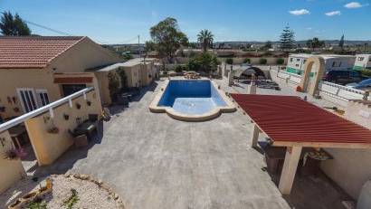 Resale - Finca -
Los Montesinos