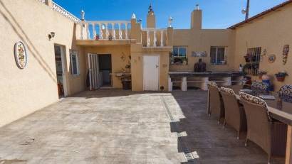 Resale - Finca -
Los Montesinos