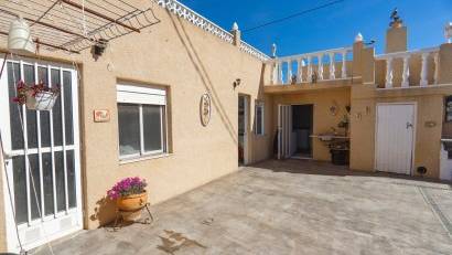 Resale - Finca -
Los Montesinos