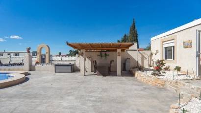 Resale - Finca -
Los Montesinos