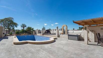 Resale - Finca -
Los Montesinos