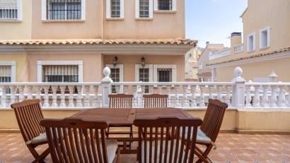 Resale - Villa -
Guardamar del Segura