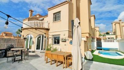 Resale - Townhouse -
Villamartin - Villamartín