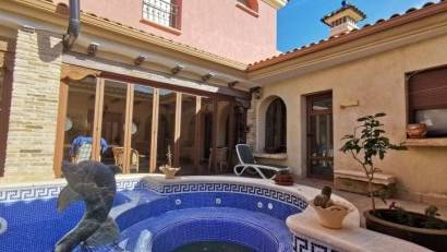 Återförsäljning - Villa -
Orihuela