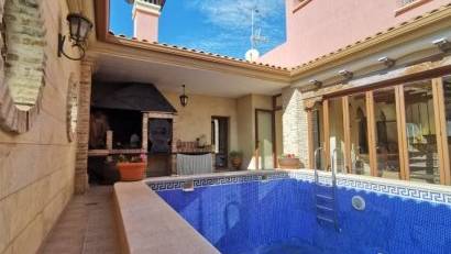 Återförsäljning - Villa -
Orihuela