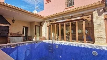 Återförsäljning - Villa -
Orihuela