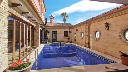 Återförsäljning - Villa -
Orihuela