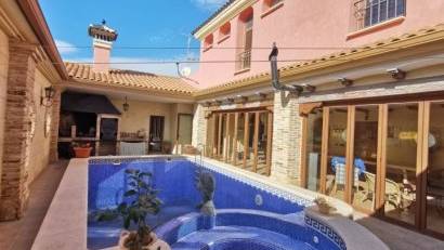 Återförsäljning - Villa -
Orihuela