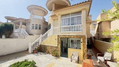 Återförsäljning - Villa -
Villamartin - Villamartín