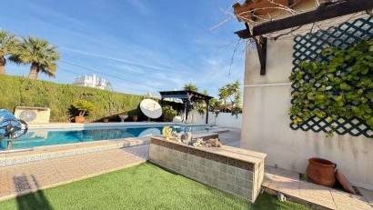 Resale - Villa -
Cabo Roig