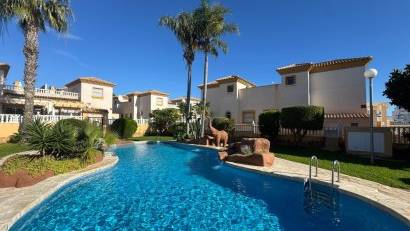 Resale - Quad House -
Villamartin - Villamartín