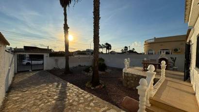 Återförsäljning - Villa -
Torrevieja - San luis