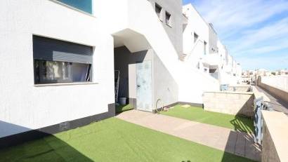 Resale - Bungalow -
Orihuela Costa - La Zenia