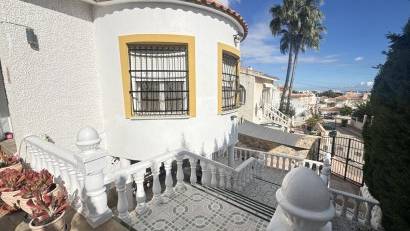 Reventa - Villa -
Villamartin - Villamartín