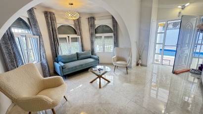 Reventa - Villa -
Villamartin - Villamartín