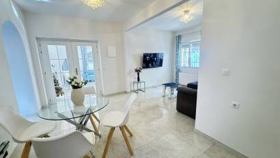 Reventa - Villa -
Villamartin - Villamartín