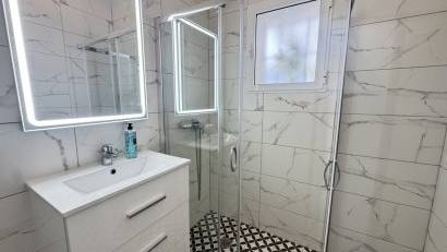 Reventa - Villa -
Villamartin - Villamartín