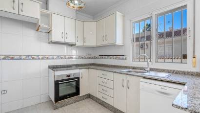 Resale - Villa -
Rojales