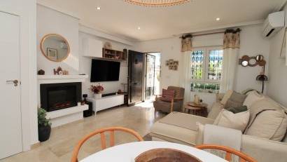 Återförsäljning - Radhus -
Villamartin - Las Violetas