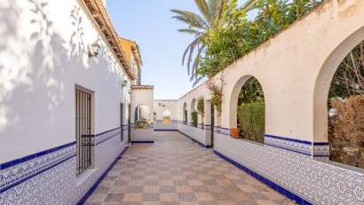 Resale - Villa -
Los Montesinos
