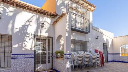 Resale - Villa -
Los Montesinos