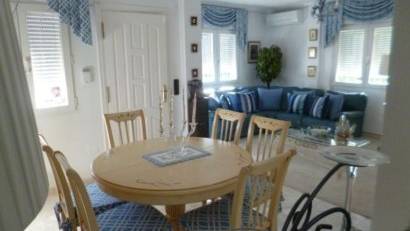 Resale - Villa -
Playa Flamenca