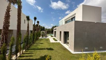 Resale - Villa -
Las Colinas Golf