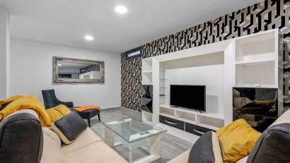 Resale - Villa -
Orihuela Costa