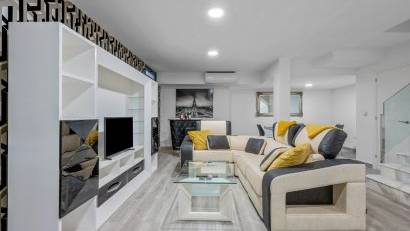 Resale - Villa -
Orihuela Costa