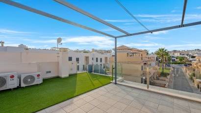 Resale - Villa -
Orihuela Costa