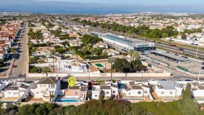 Återförsäljning - Detached villa -
Torrevieja - Urbanización San Luis
