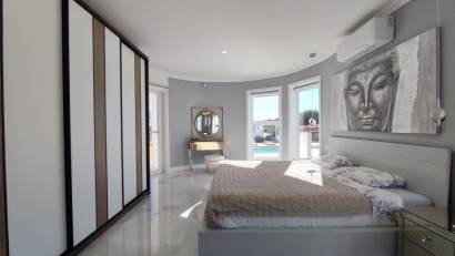 Resale - Villa -
El Mudamiento