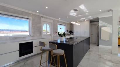 Resale - Villa -
El Mudamiento