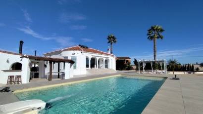 Resale - Villa -
El Mudamiento