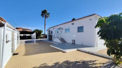 Resale - Villa -
El Mudamiento